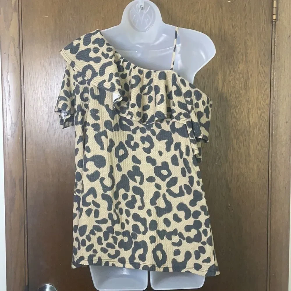 Leopard Ruffle Top - Picture 7 of 10